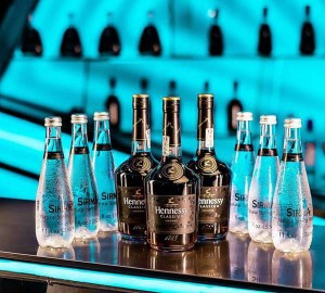 上海静安区南京西路街道附近夜场招聘包厢陪唱,招聘微信多少