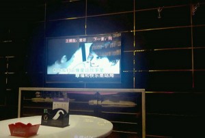 杭州中低档酒吧招聘女招待,薪资待遇包括基本工资外还有其他福利吗？