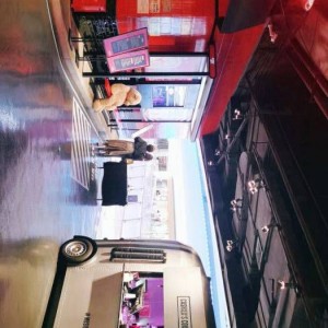 杭州翻台高的酒吧招聘包厢管家,是上白班还是上夜班